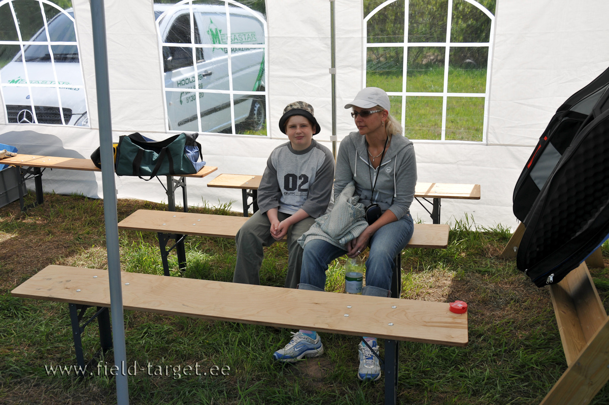 Vähemalt päike ei paista pähe!